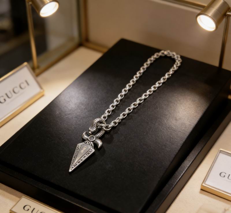 Gucci Necklace  02yxs04
